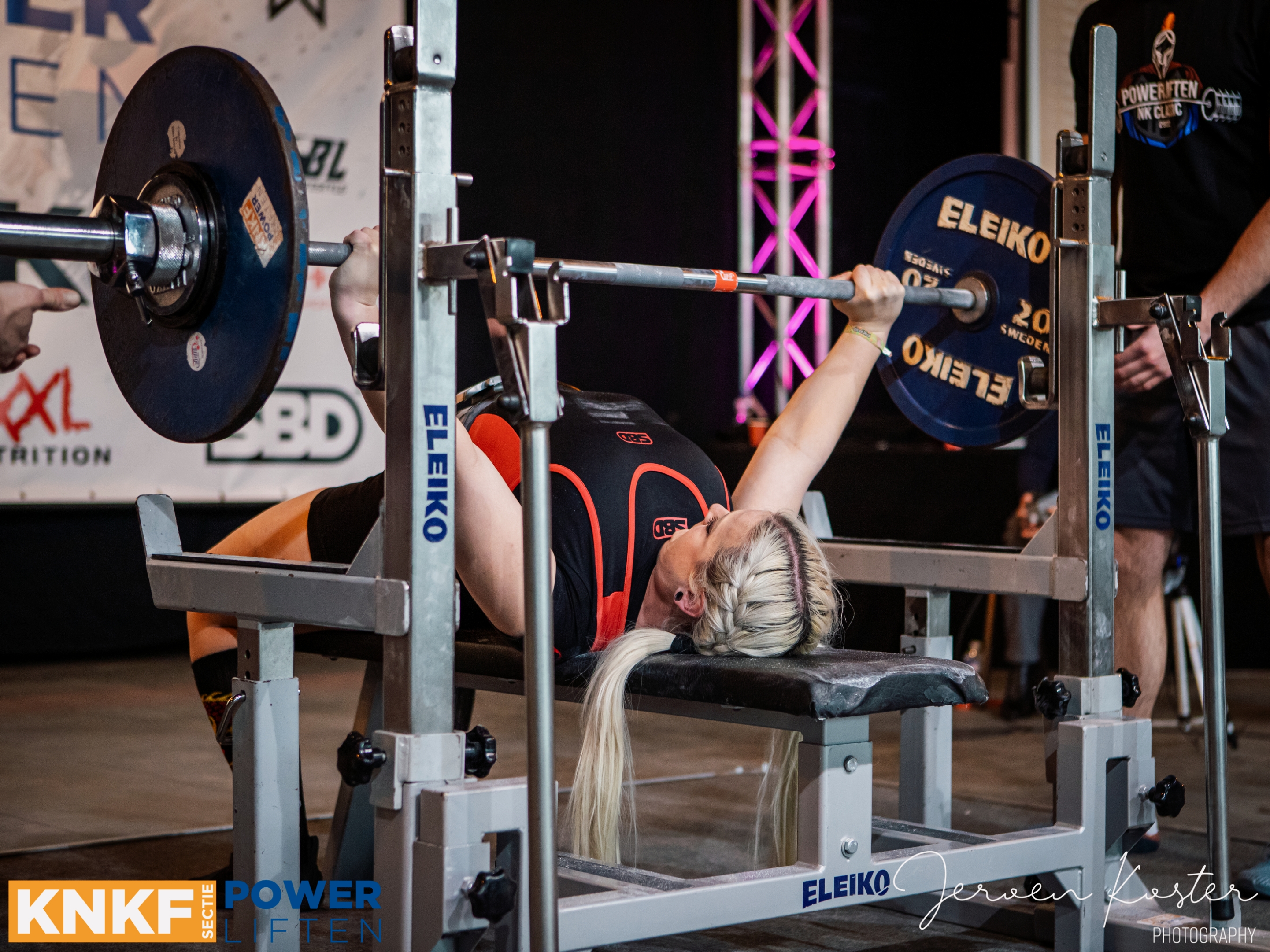 Coco Michelle aan het powerliften