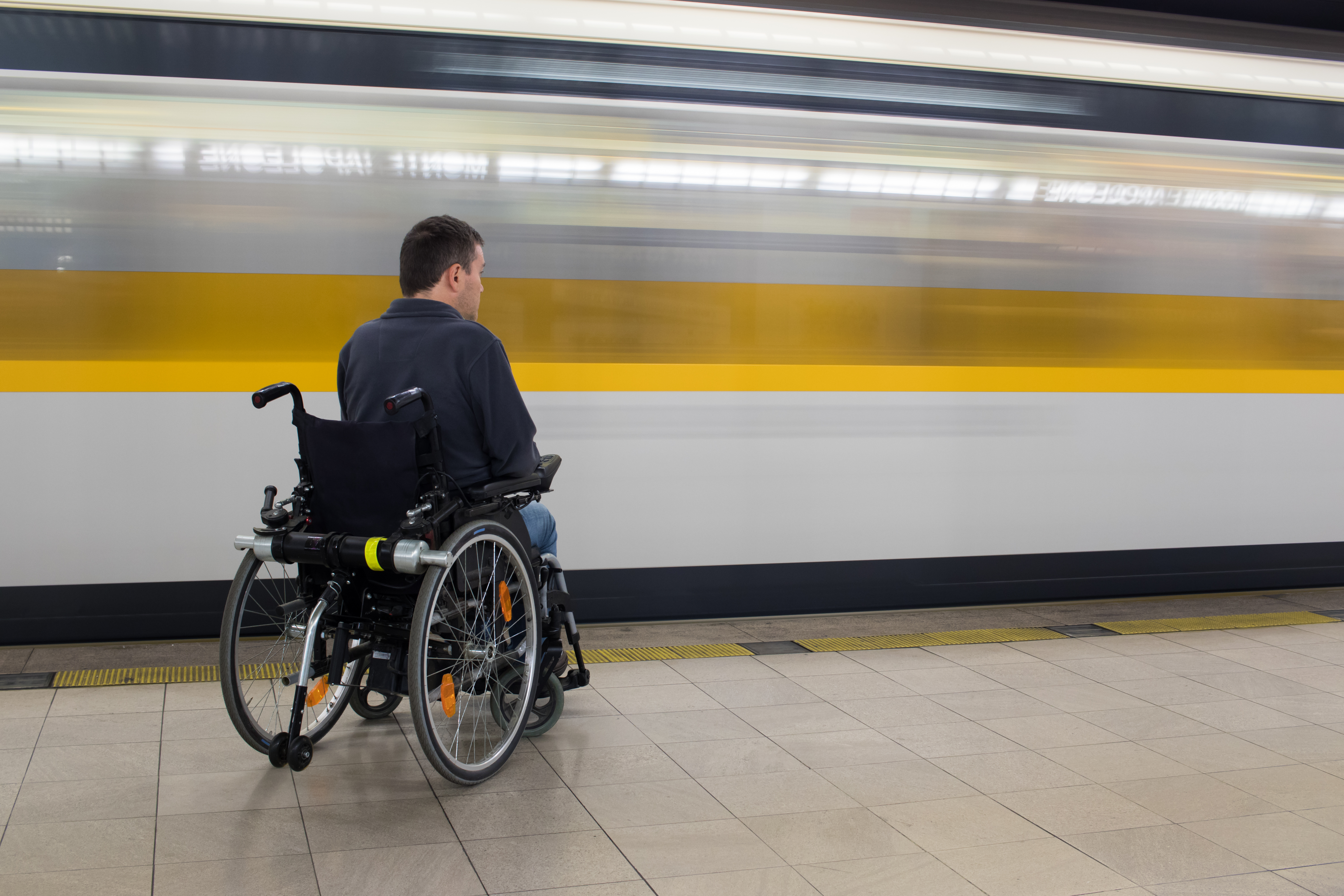 Als roller met de trein [foto: Shutterstock]