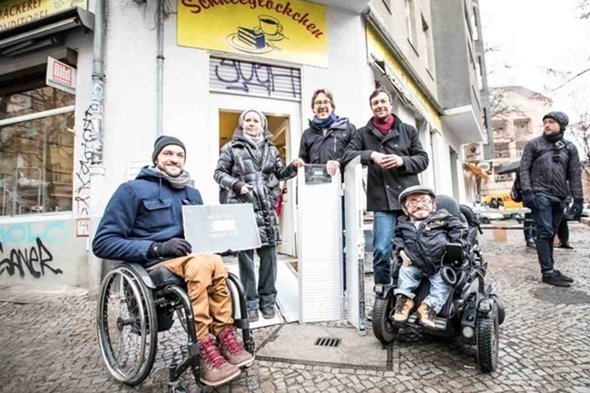 Actievoerders maken de winkelstraten van Berlijn toegankelijker
